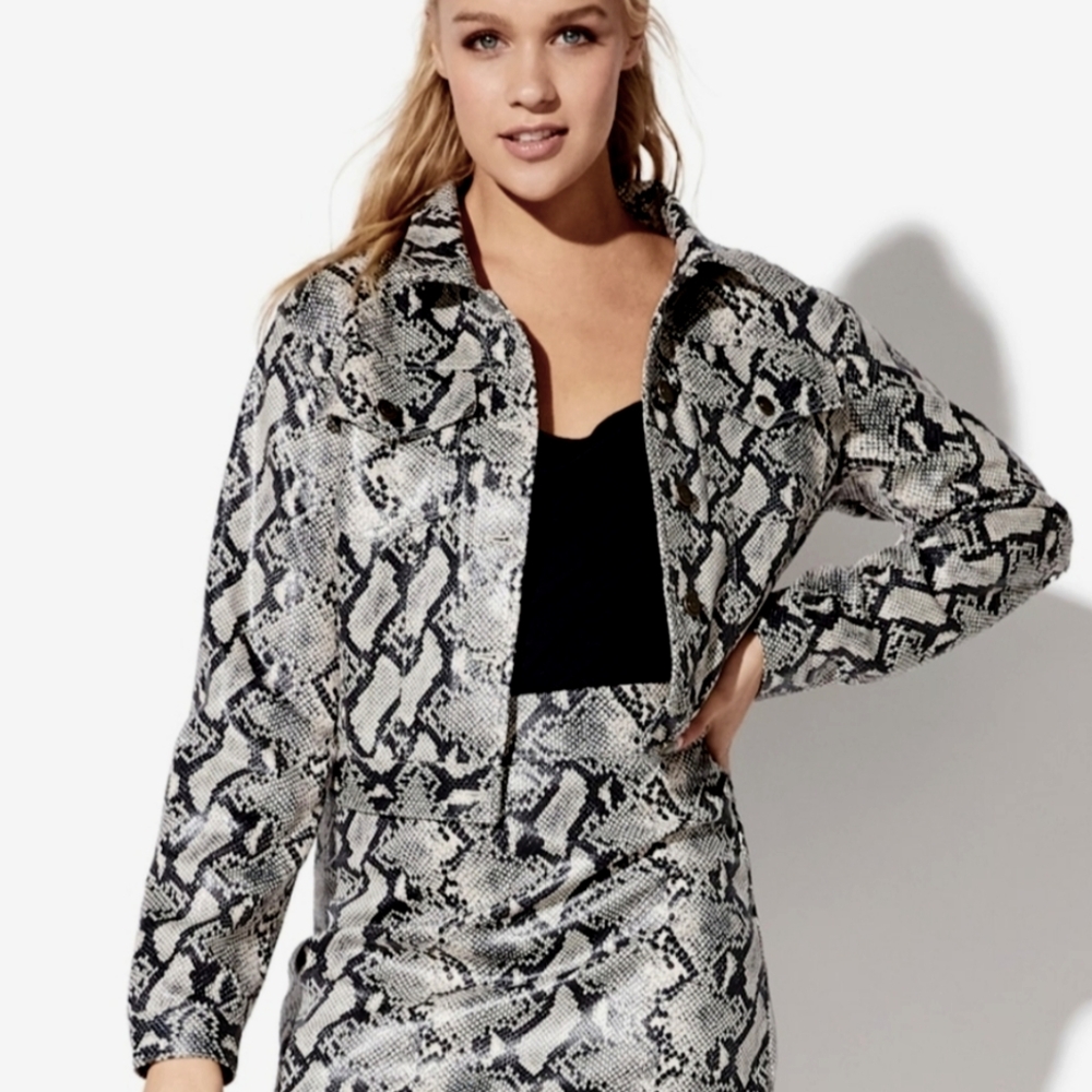 SALE Vylette Snakeskin Print Cropped Button Front Jacket Faux Python Shacket MD